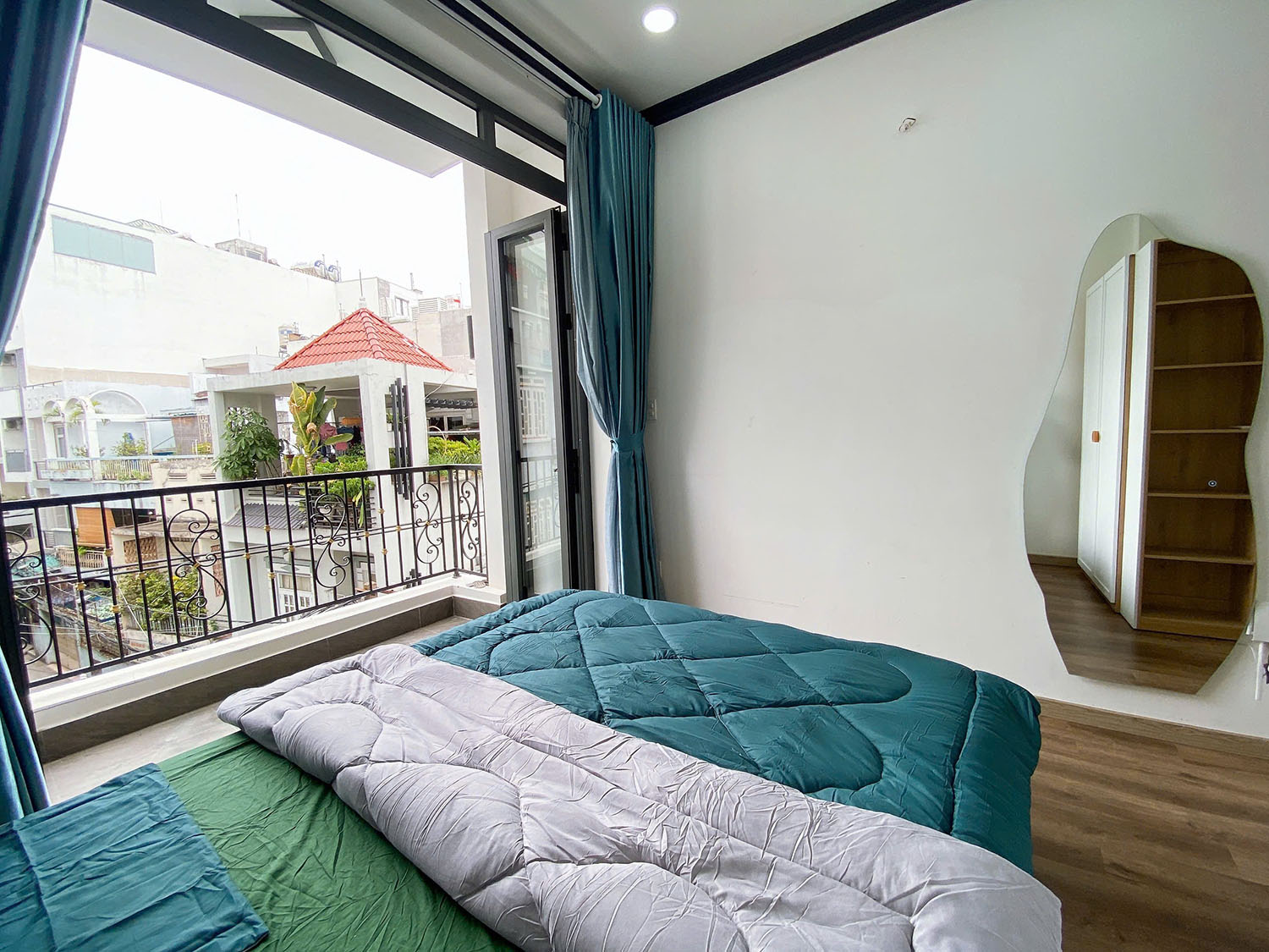 Nhà phố 2 lầu, sân thượng (3,5mx17m) gồm mặt bằng k.doanh và 6 phòng d.vụ Đường Nguyễn Thanh Tuyền